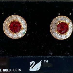 Swarovski earnings with round red stone